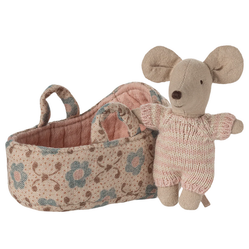 Baby Rose Mouse in Carry Cot - Becket Hitch