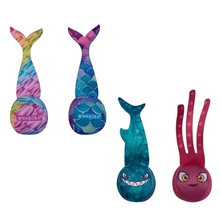 Load image into Gallery viewer, Dive Tails-Becket Hitch
