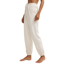 Load image into Gallery viewer, Heart It Jogger - Becket Hitch
