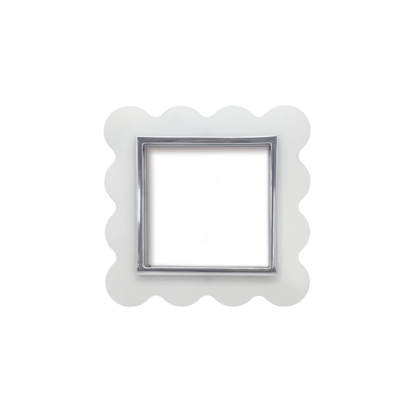 Mod White Acrylic Scallop Frame 4x4-Becket Hitch