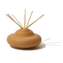 Load image into Gallery viewer, Tomato &amp; Tarragon Verdant Diffuser - Becket Hitch
