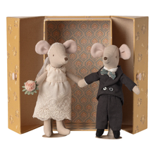 Load image into Gallery viewer, Wedding Mice Couple in Box - Becket Hitch
