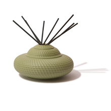 Load image into Gallery viewer, Wild Mint &amp; Berries Verdant Diffuser - Becket Hitch
